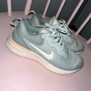Women’s Nike Odyssey React, size 6